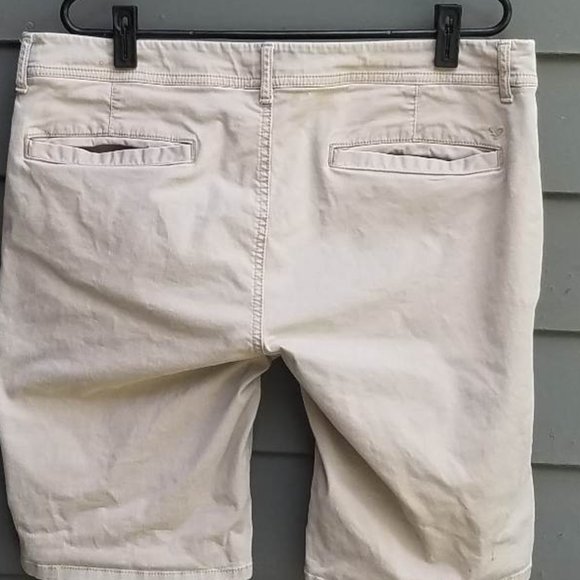 American Eagle Khaki Bermuda Shorts size 14 - Picture 9 of 9